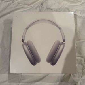*COMPLETELY SEALED* Apple Airpod Max Headphones Silver